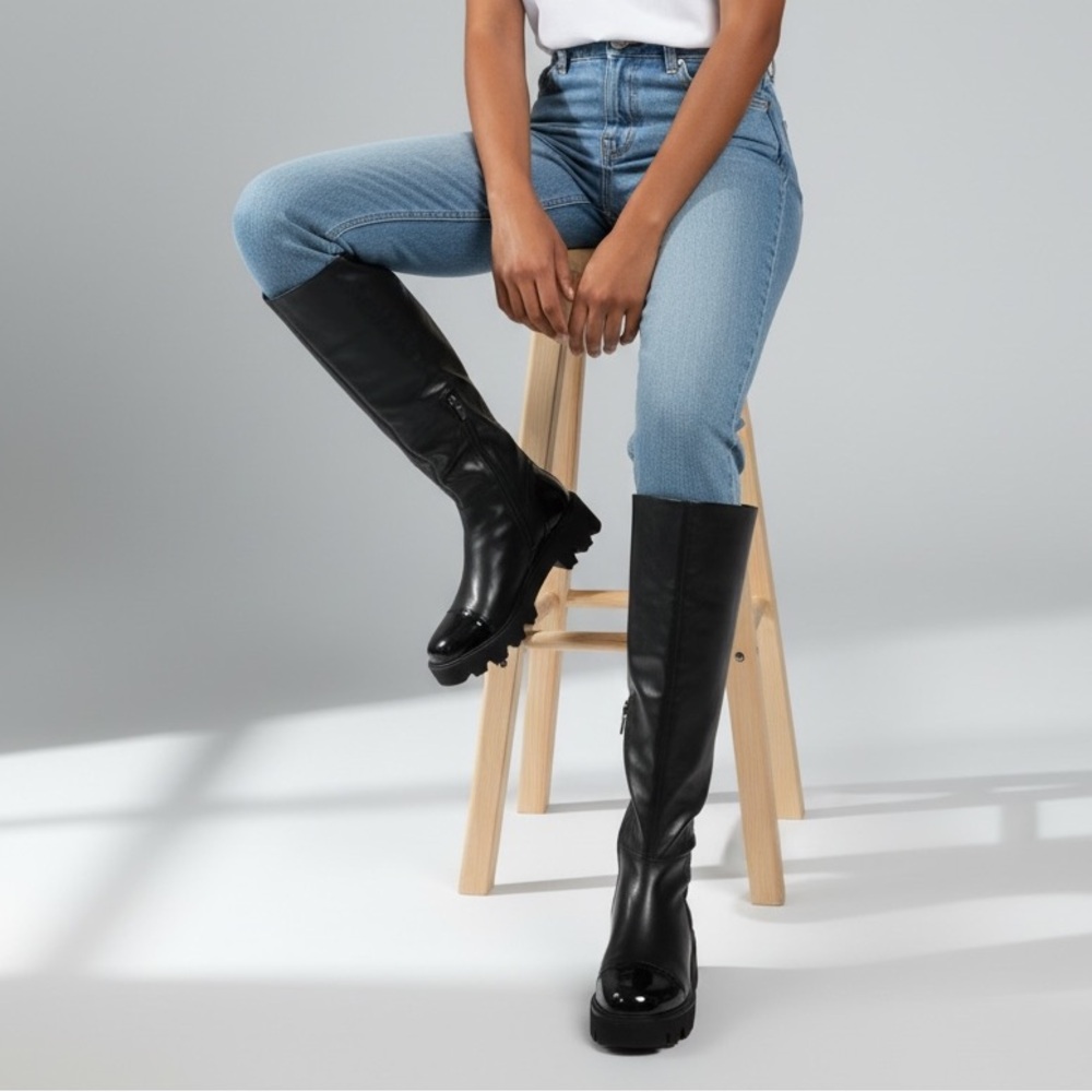 Black Chunky Knee-High Boots | Sleek Patent Detail | Iconic Fall/Winter Style